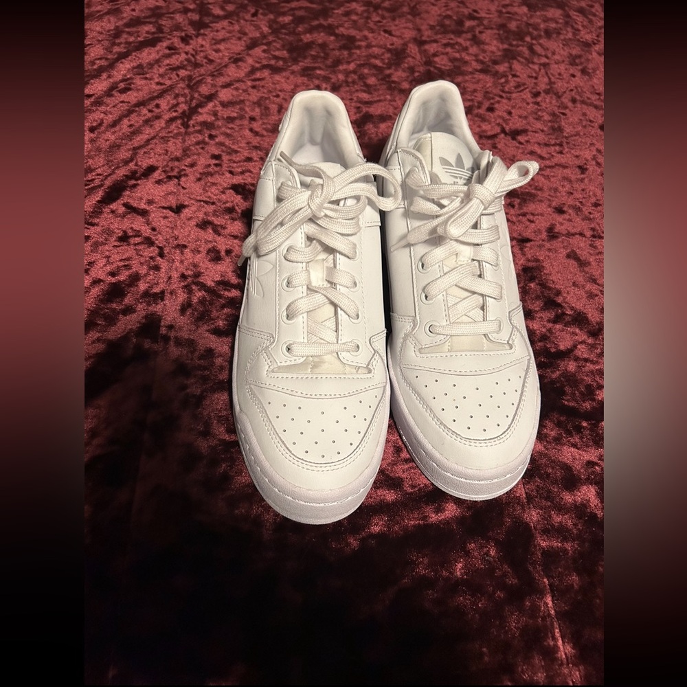 Adidas Women’s Size 8